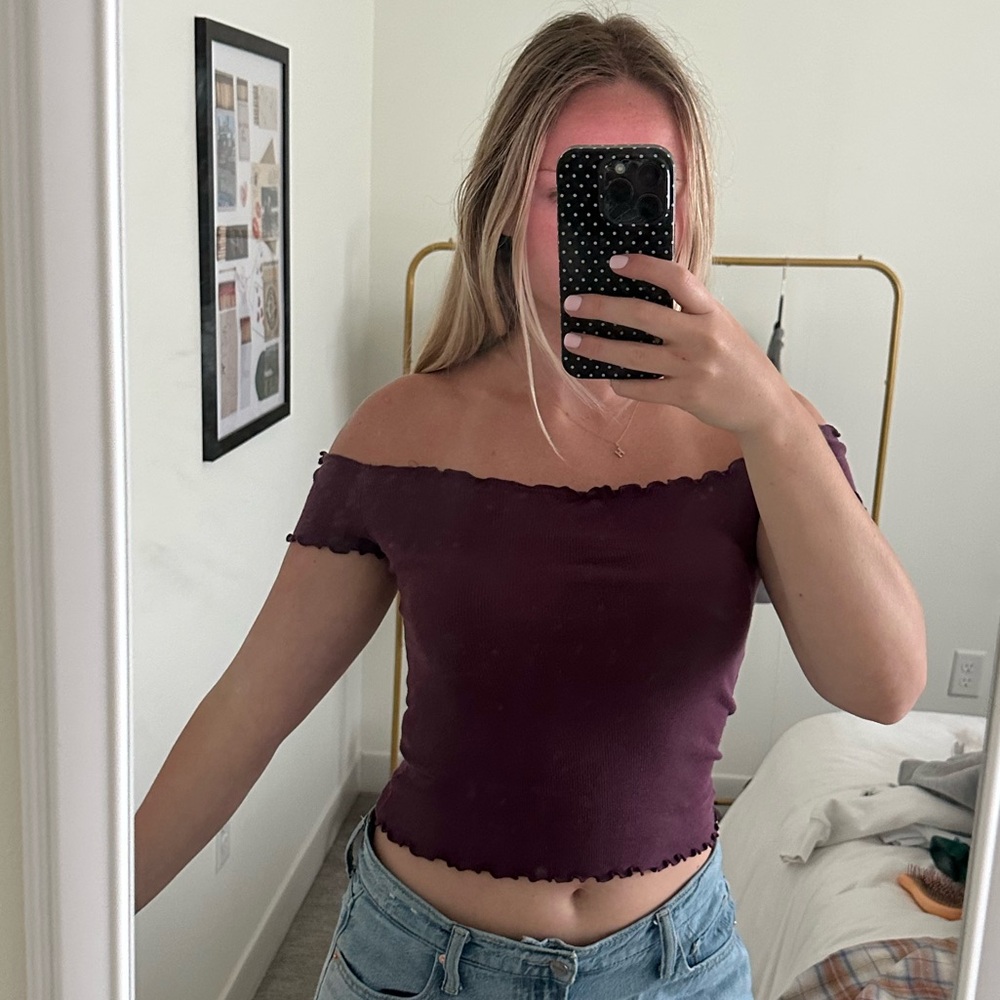 Hollister Off-Shoulder Ribbed Crop Top in Deep Plum